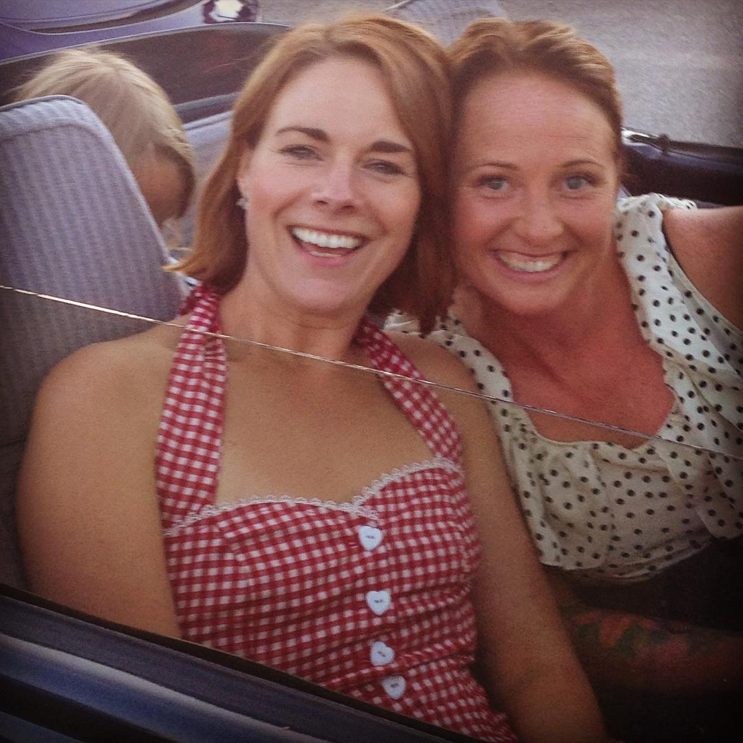 Lotta och Lotta cruisar i Hedesunda