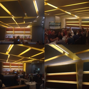 Vilken helhet, vilken design och vilken akustik! Restaurangen Bayleaf i Townsville har en design med ett helhetstänk där vackert vävt material går igen på väggar, tak och stolar. En njutning för ögonen och öronen!!